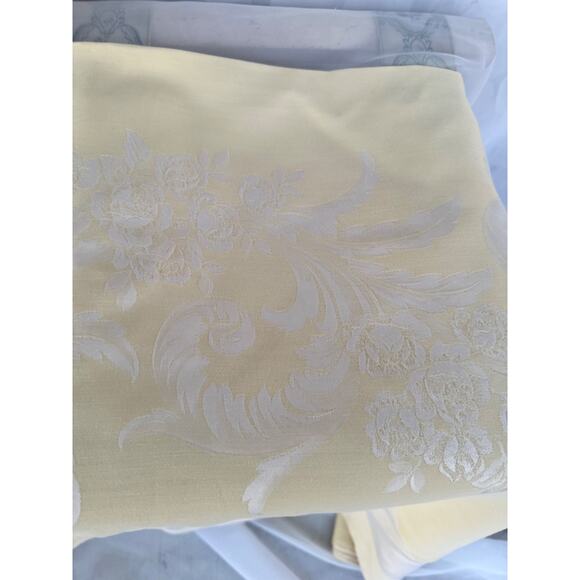 Pale yellow DAMASK tablecloth rectangular Floral Acanthus 64 X 116 Elegant - Picture 4 of 8